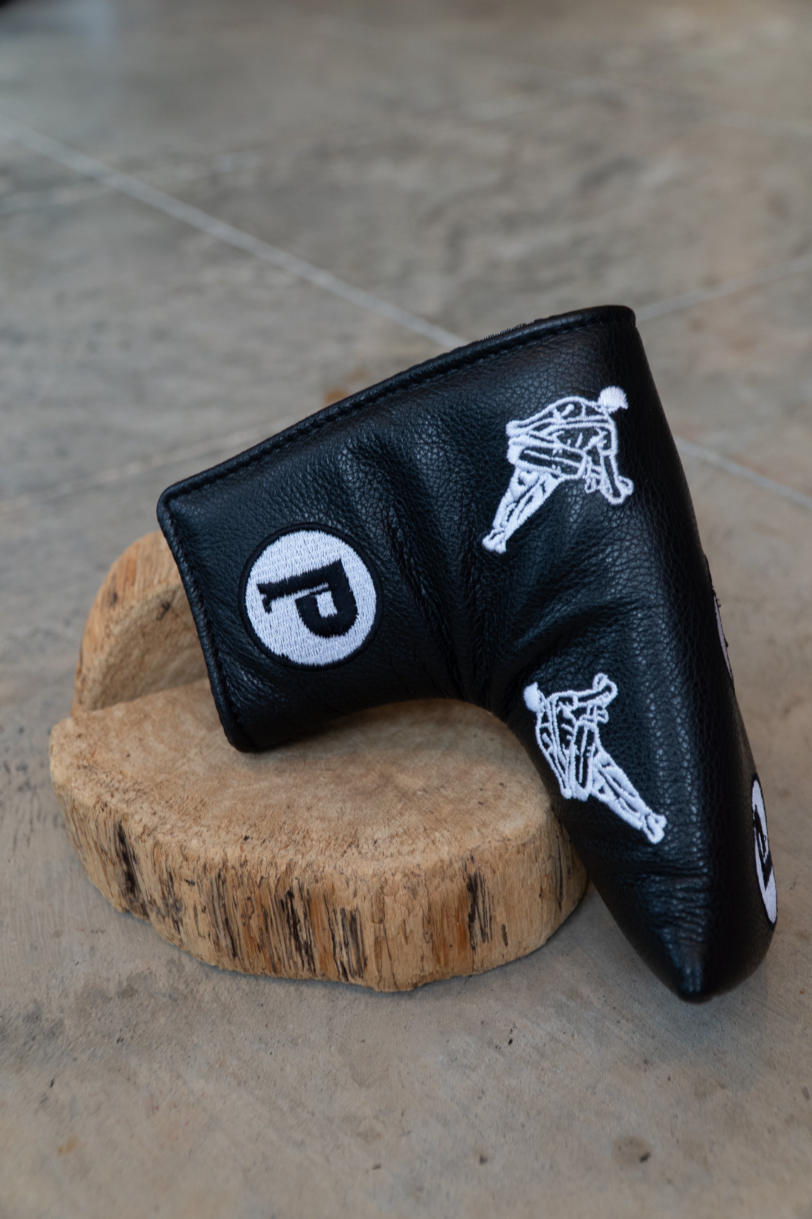 Pebblehurst - Dancing Leather "Pebblehurst" Blade Putter Cover