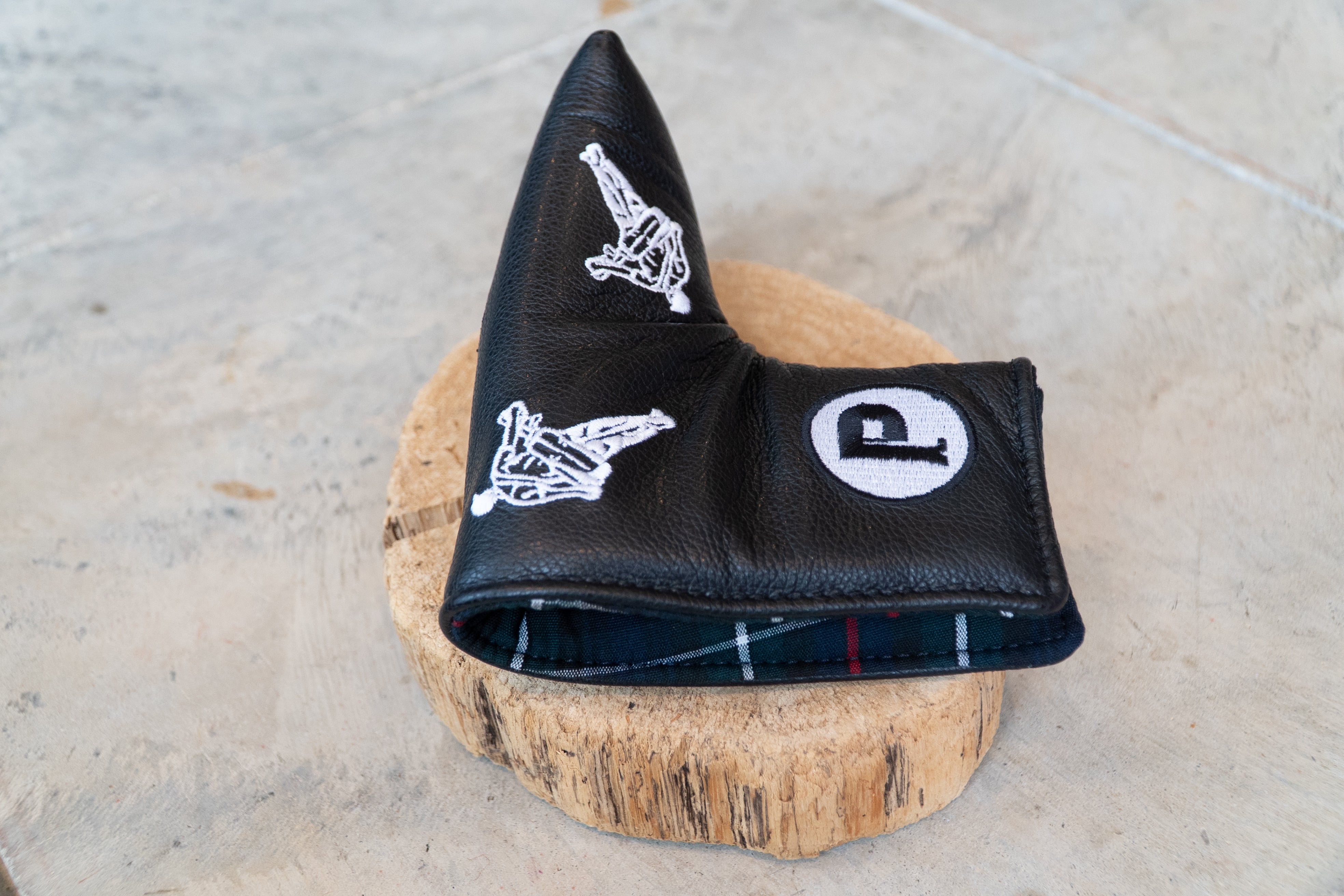 Pebblehurst - Dancing Leather "Pebblehurst" Blade Putter Cover
