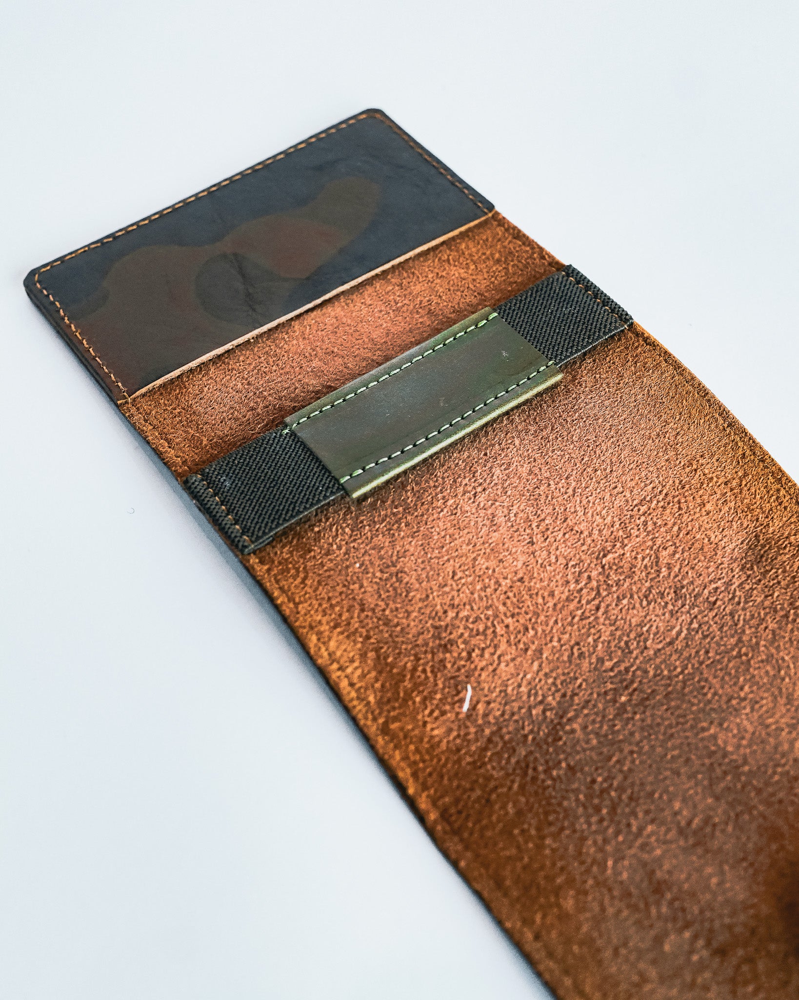Bluegrass Fairway - Yardage Book & Scorecard Holder in La Perla Azzurra Camo leather